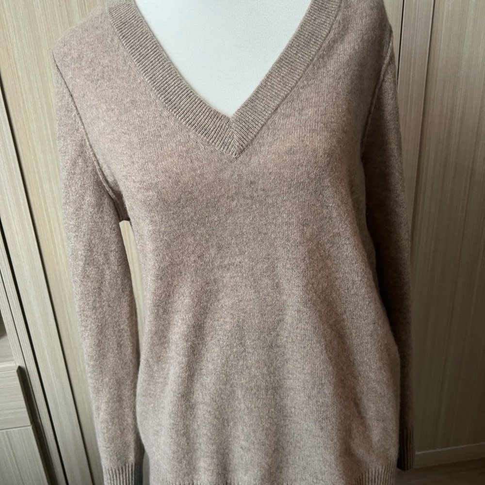 Aqua V-Neck 100% CashmereSweater - Light Tan